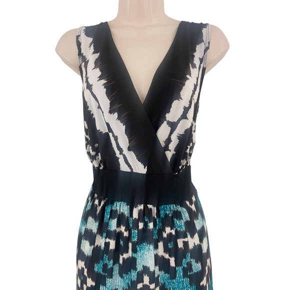 Elegant Black and Blue Patterned Maxi Dress - Picture 2 of 4